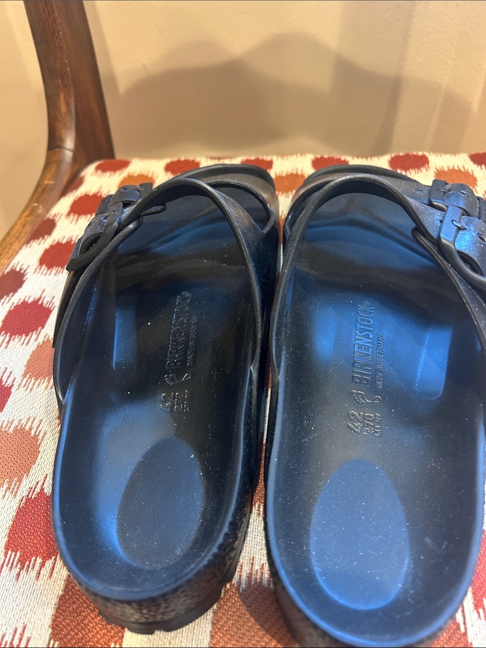 Birkenstocks Men's Black Two-Strap Slide Plastic Sandals Sz 9 - Picture 3 of 4